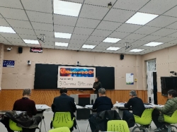 会议室里的人们

AI 生成的内容可能不正确。